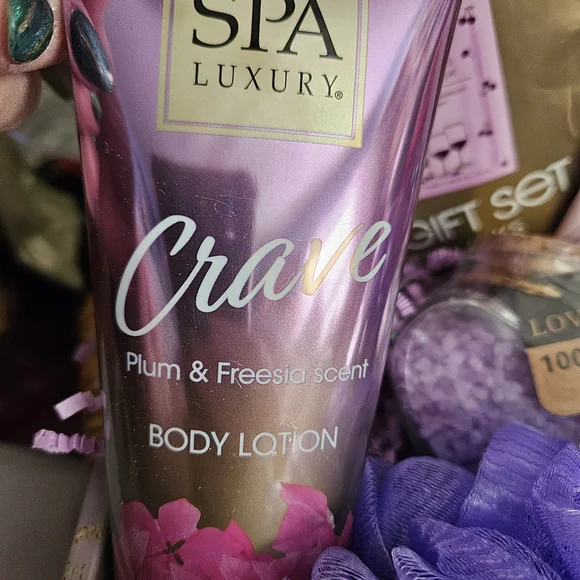 Plum Body Cream Gift Set - Picture 8 of 10